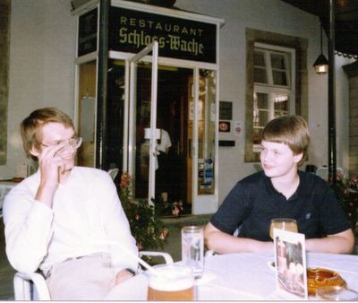 August 1986 (19 Jahre; zwischen Abitur und
      Bundeswehr) mit meiner Schwester in Detmold